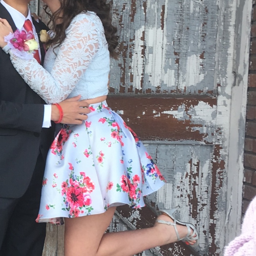 Prom Dress - Picture 2 of 3